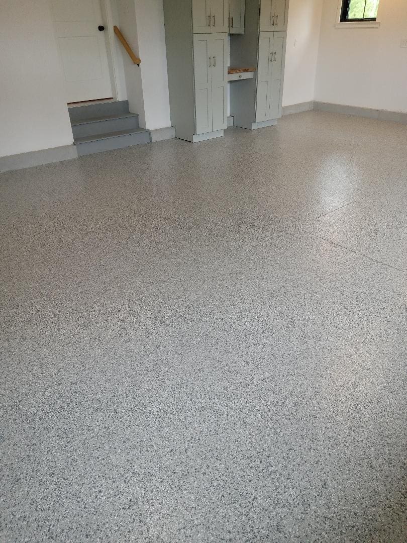 epoxy coationg garage floor, color gravel